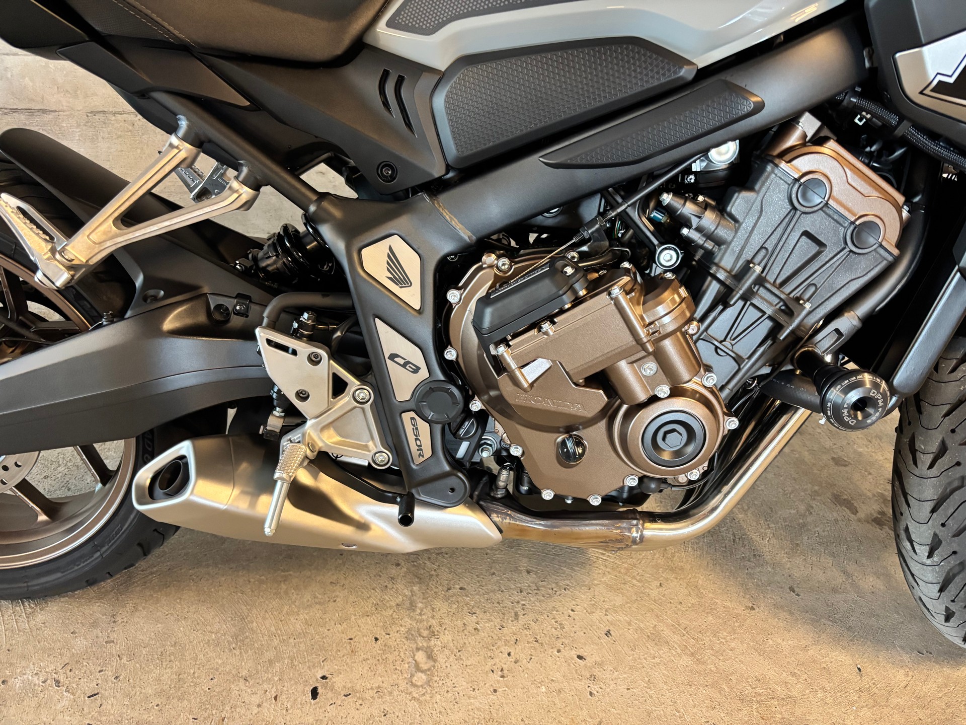 HONDA CB 650 R E-Clutch 2025-image-8