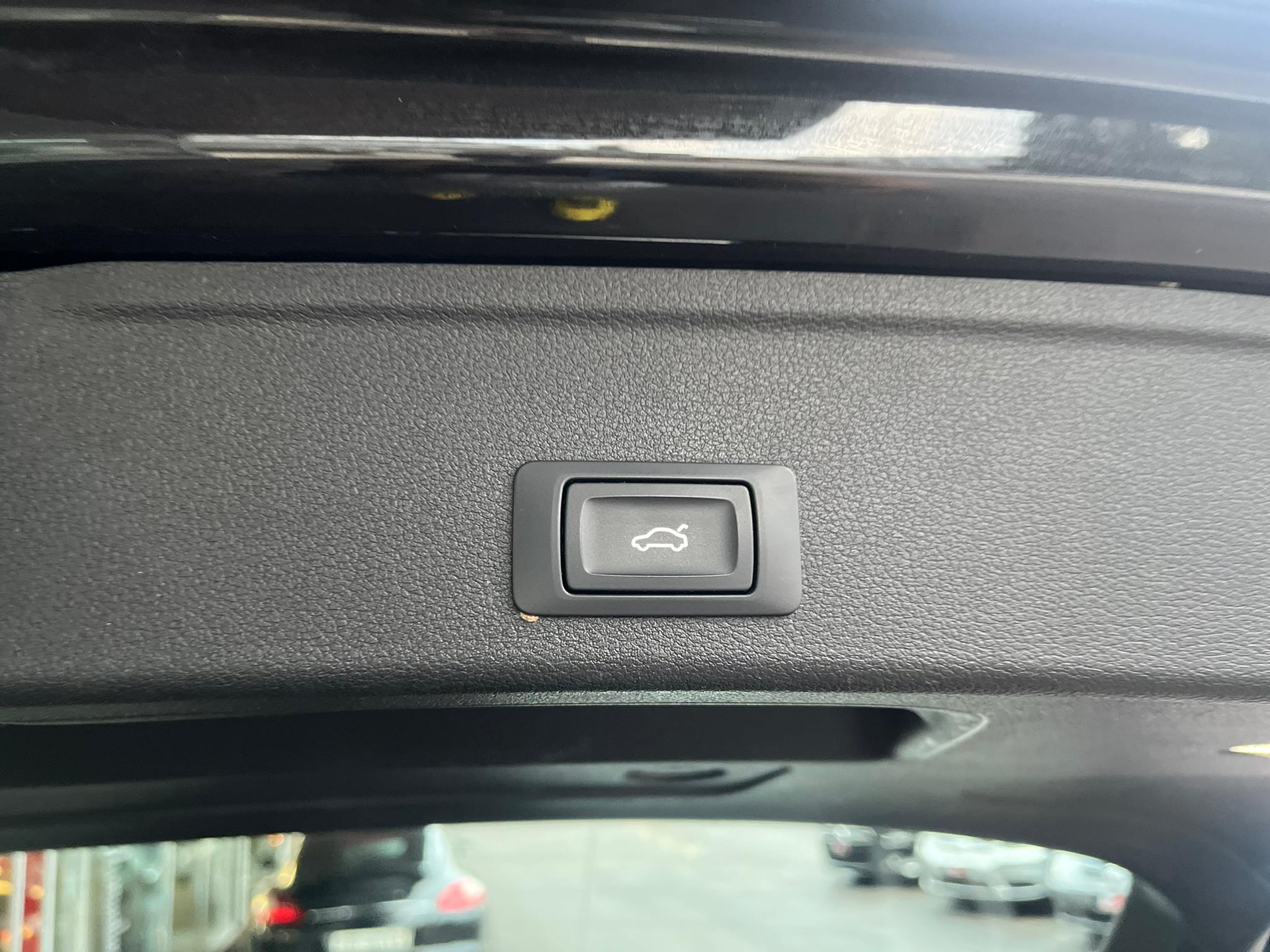AUDI A4 Avant 2.0 TDI Sport quattro S-tronic-image-11