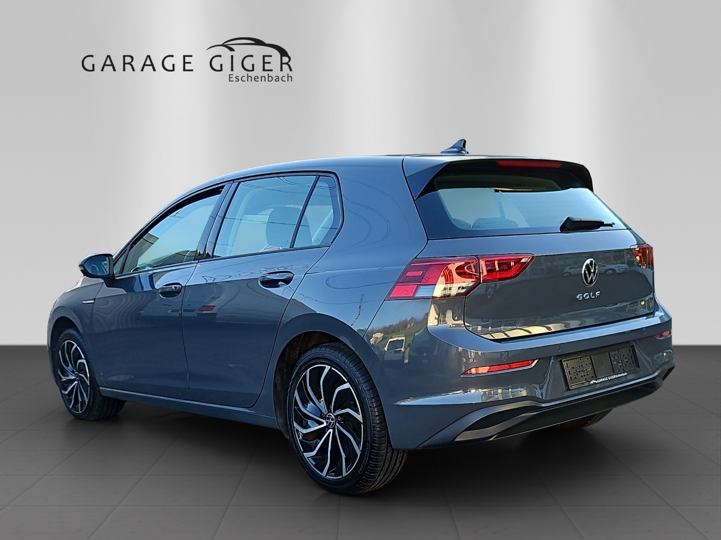 VW Golf 1.5 TSI ACT First Edition-image-2