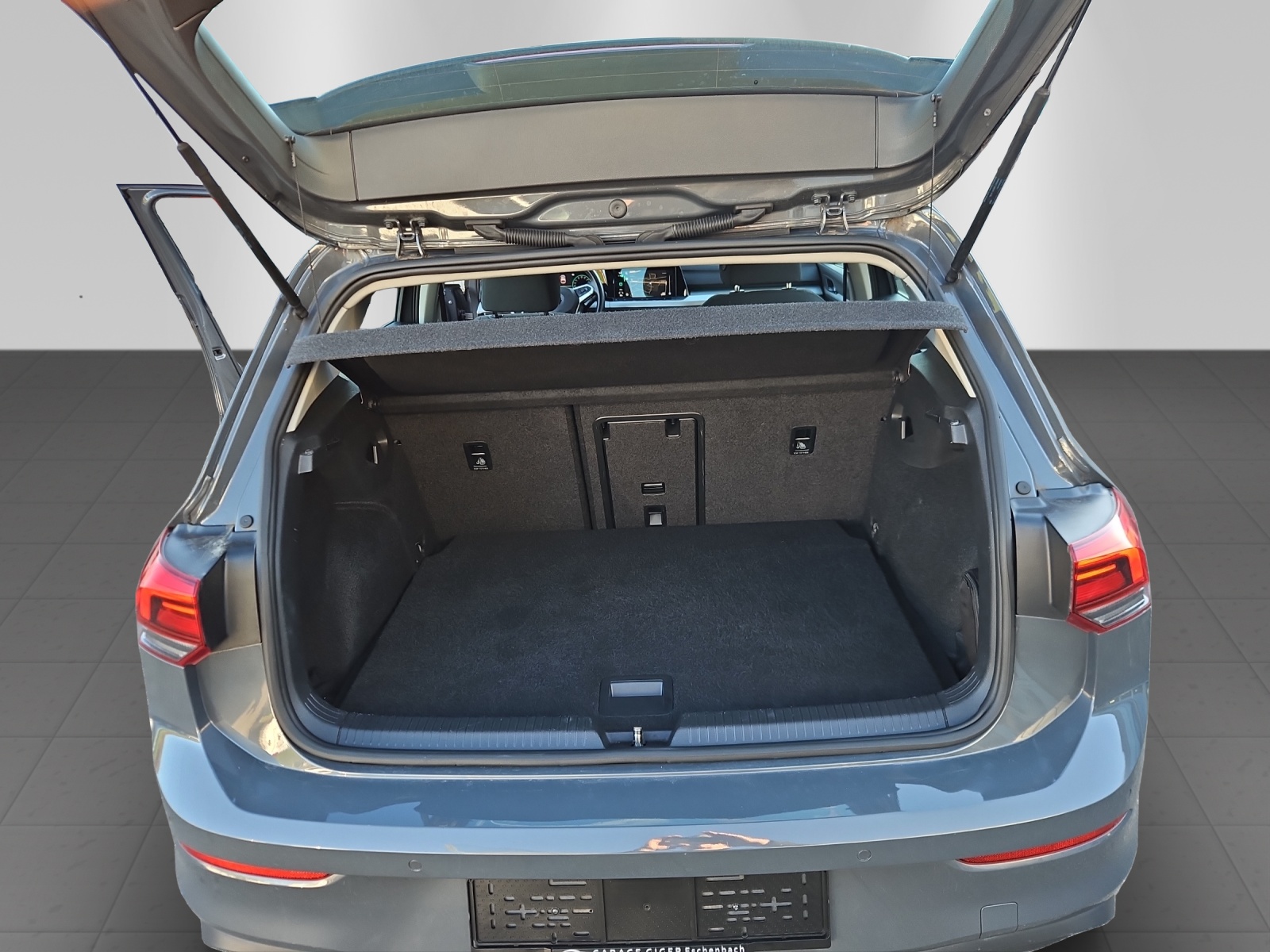 VW Golf 1.5 TSI ACT First Edition-image-6