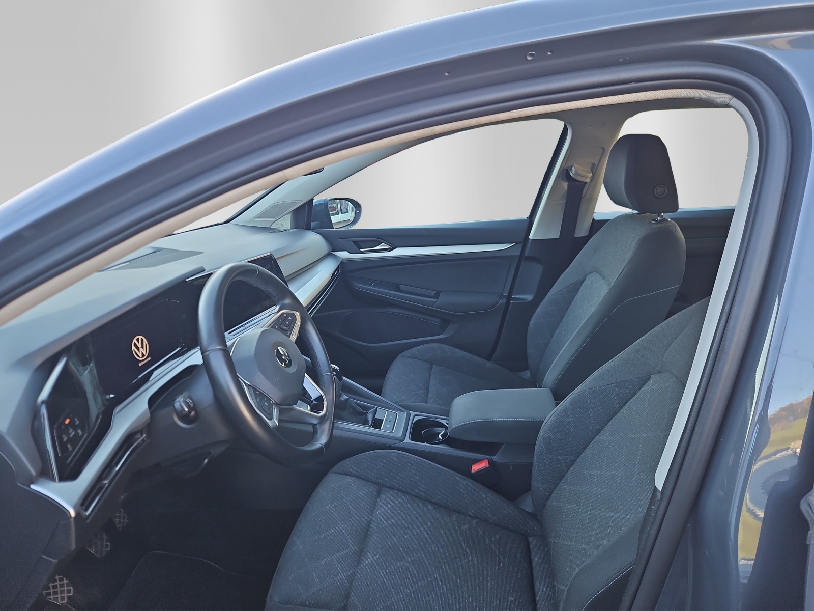 VW Golf 1.5 TSI ACT First Edition-image-7