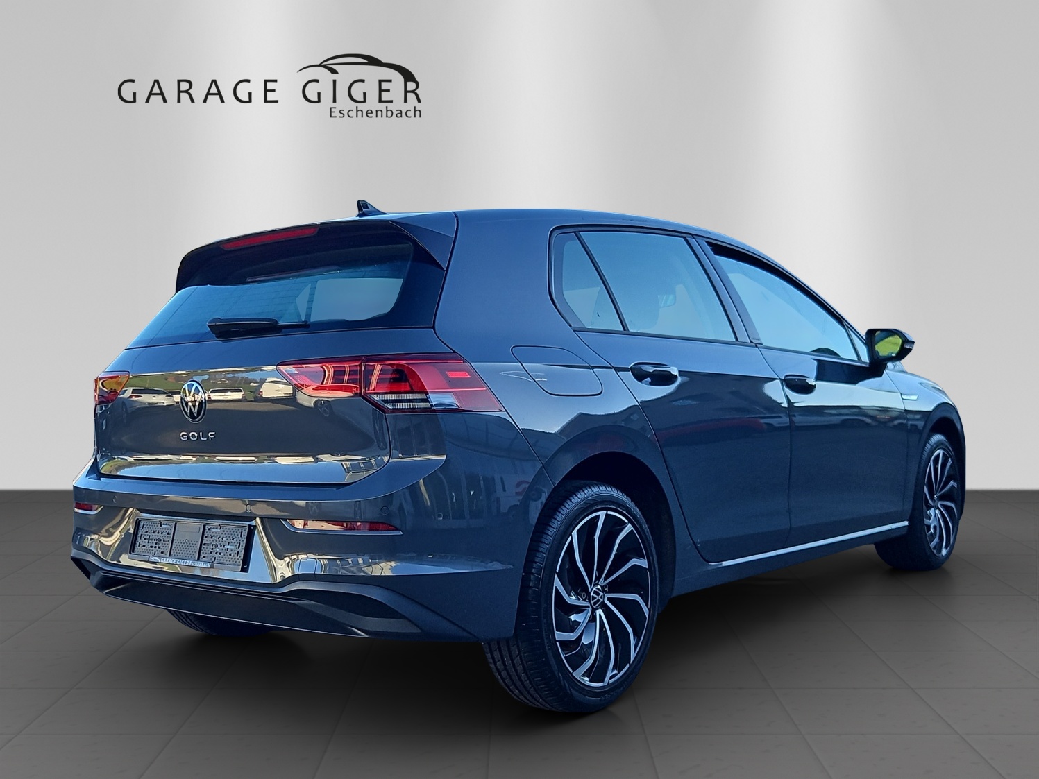 VW Golf 1.5 TSI ACT First Edition-image-3