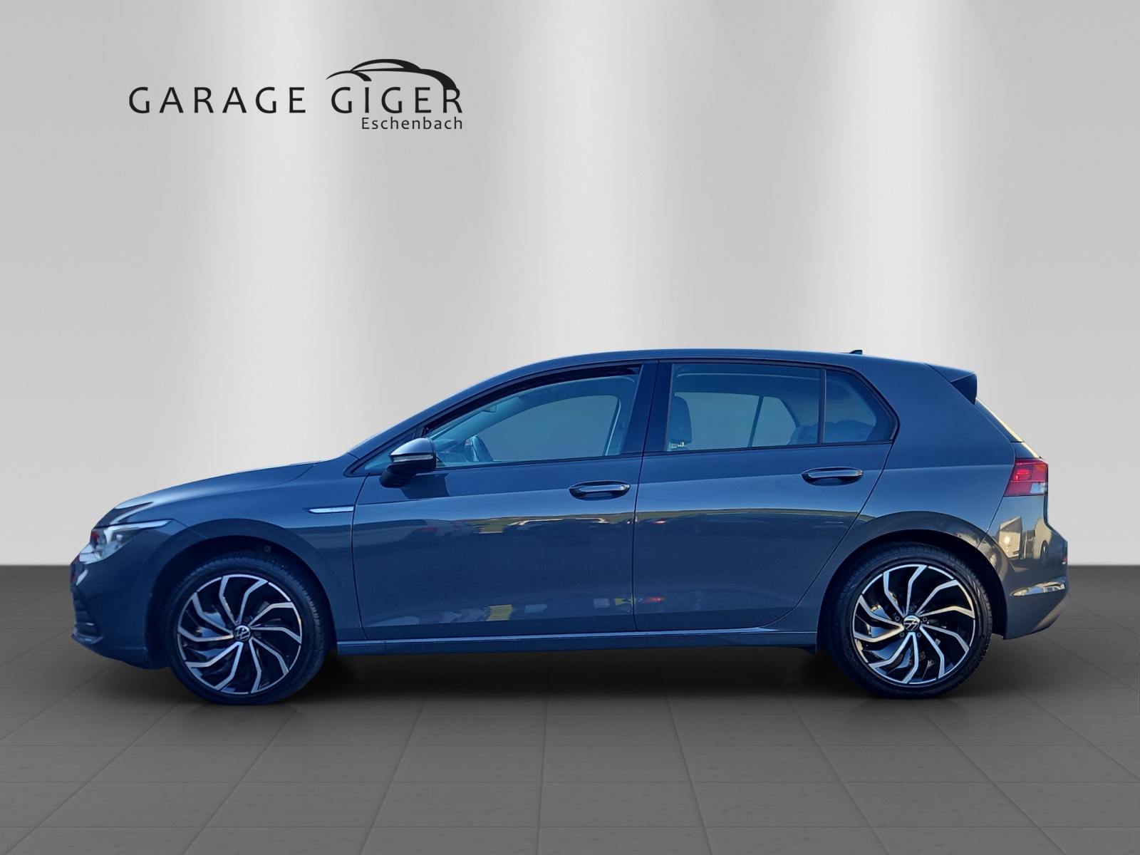 VW Golf 1.5 TSI ACT First Edition-image-1
