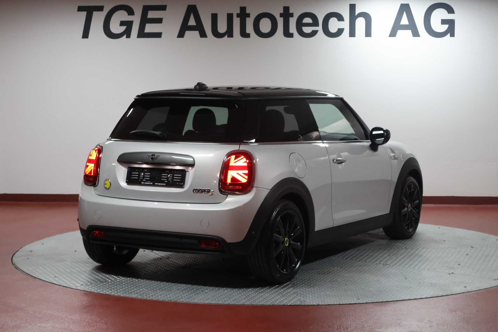 MINI Cooper SE-image-16
