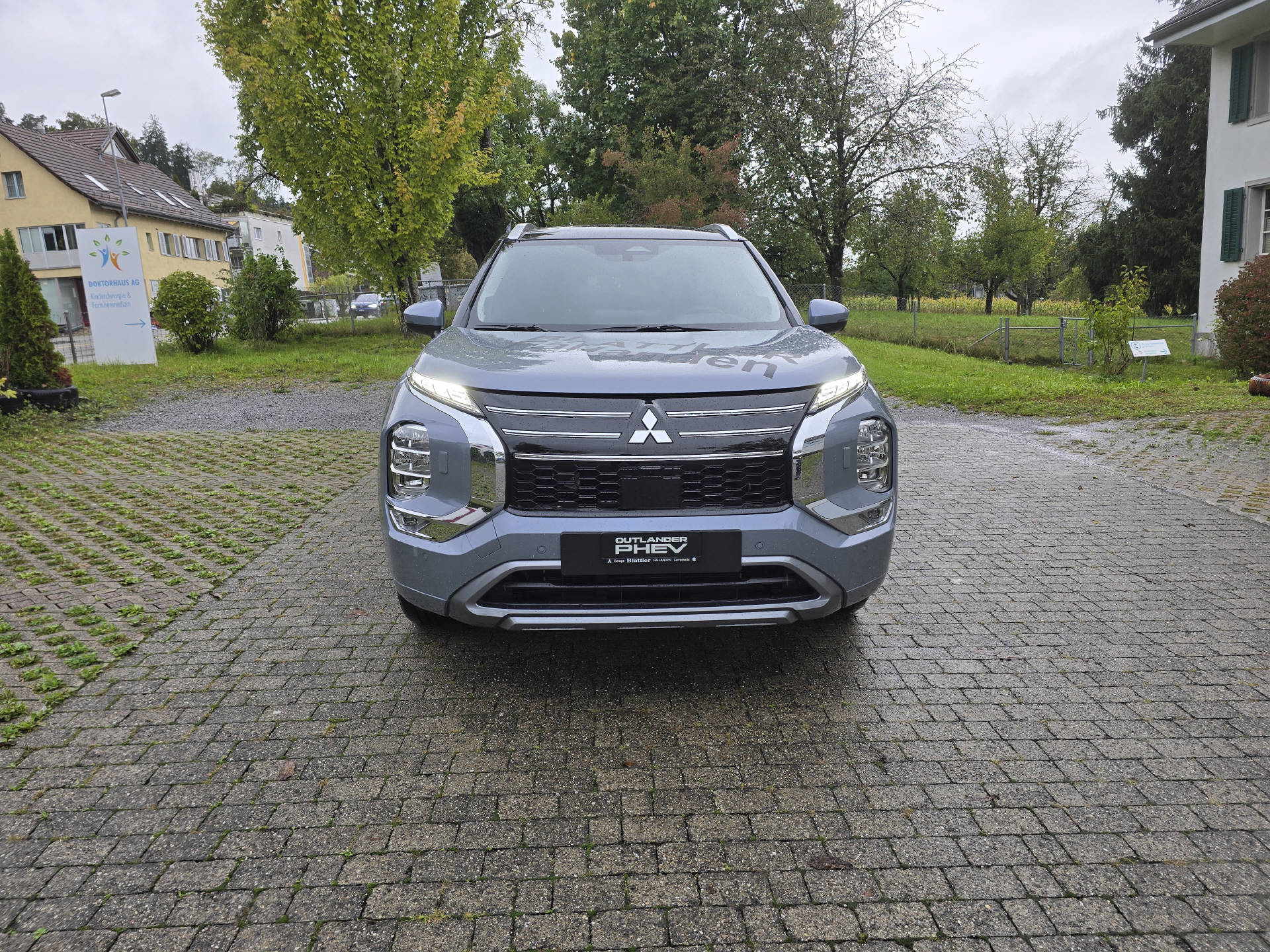 MITSUBISHI Outlander 2.4 PHEV Instyle 4x4-image-4