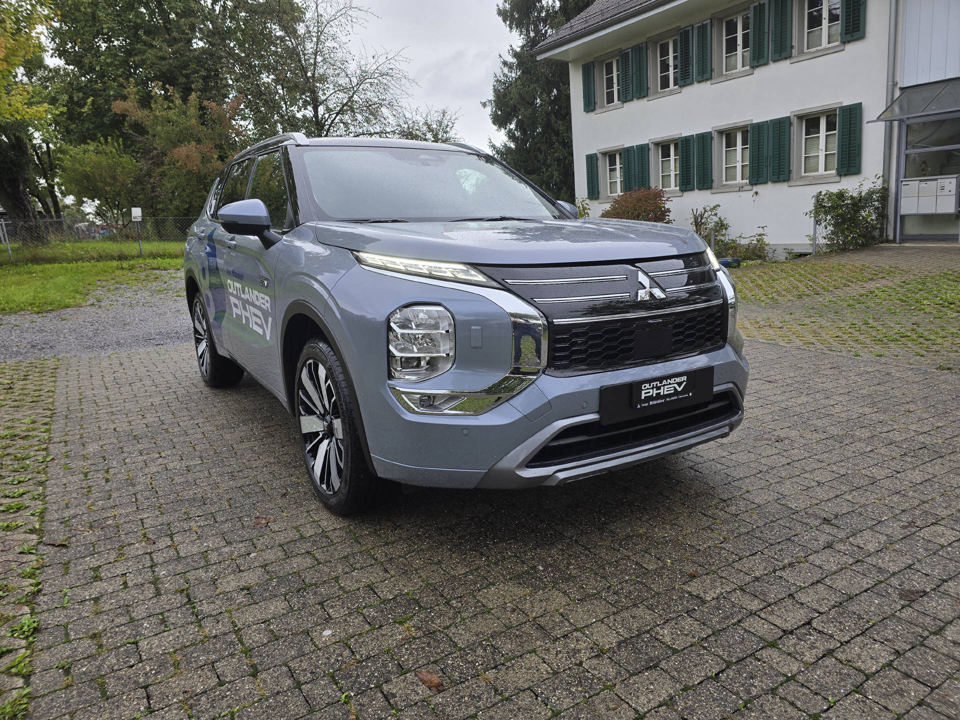 MITSUBISHI Outlander 2.4 PHEV Instyle 4x4-showroom-element-3