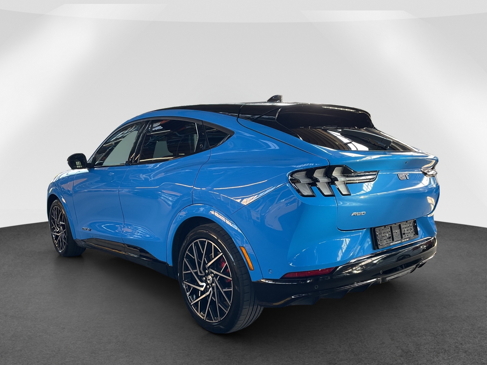 FORD Mustang Mach-E Extended GT AWD-showroom-element-3