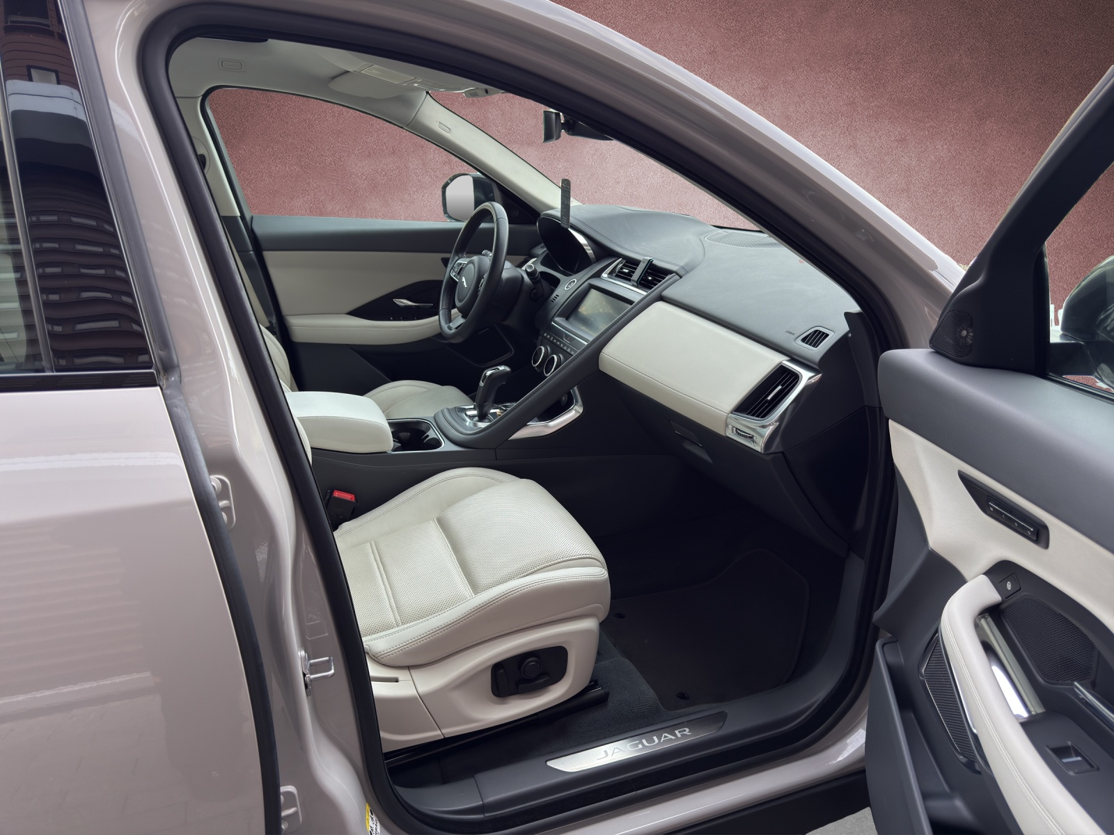 JAGUAR E-Pace 2.0d D240 SE AWD Automatik-image-11
