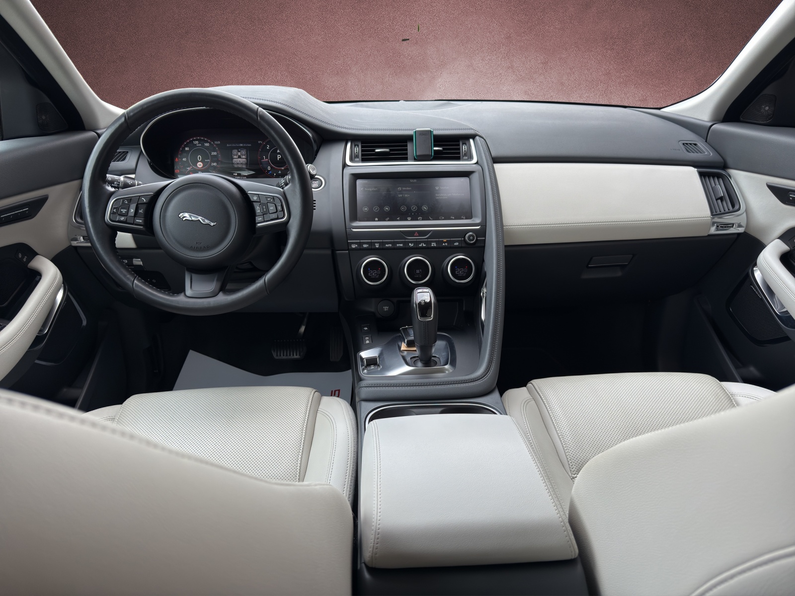 JAGUAR E-Pace 2.0d D240 SE AWD Automatik-image-7
