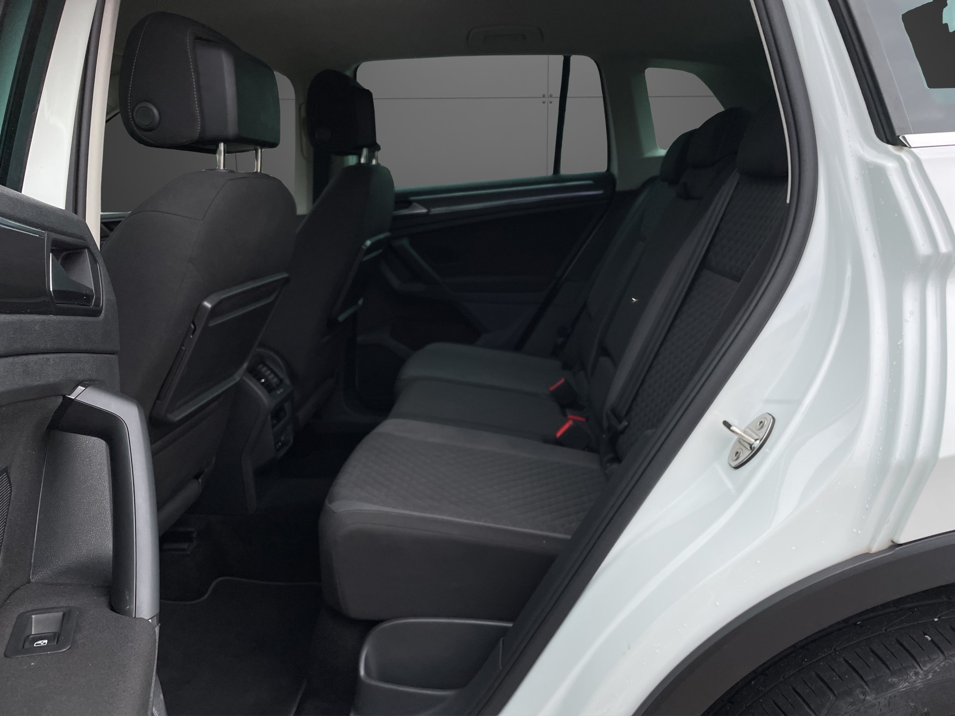 VW Tiguan 2.0 TDI SCR Comfortline 4Motion DSG-image-7