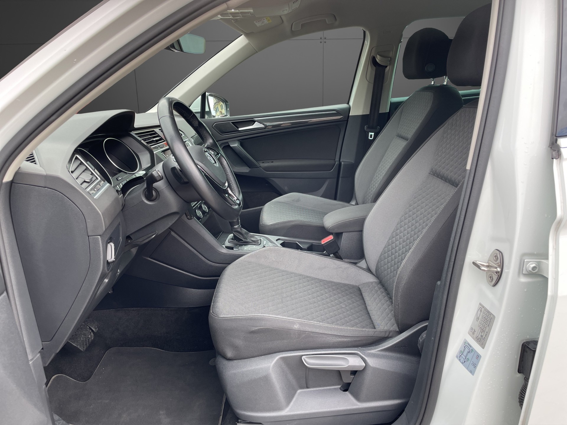 VW Tiguan 2.0 TDI SCR Comfortline 4Motion DSG-image-13