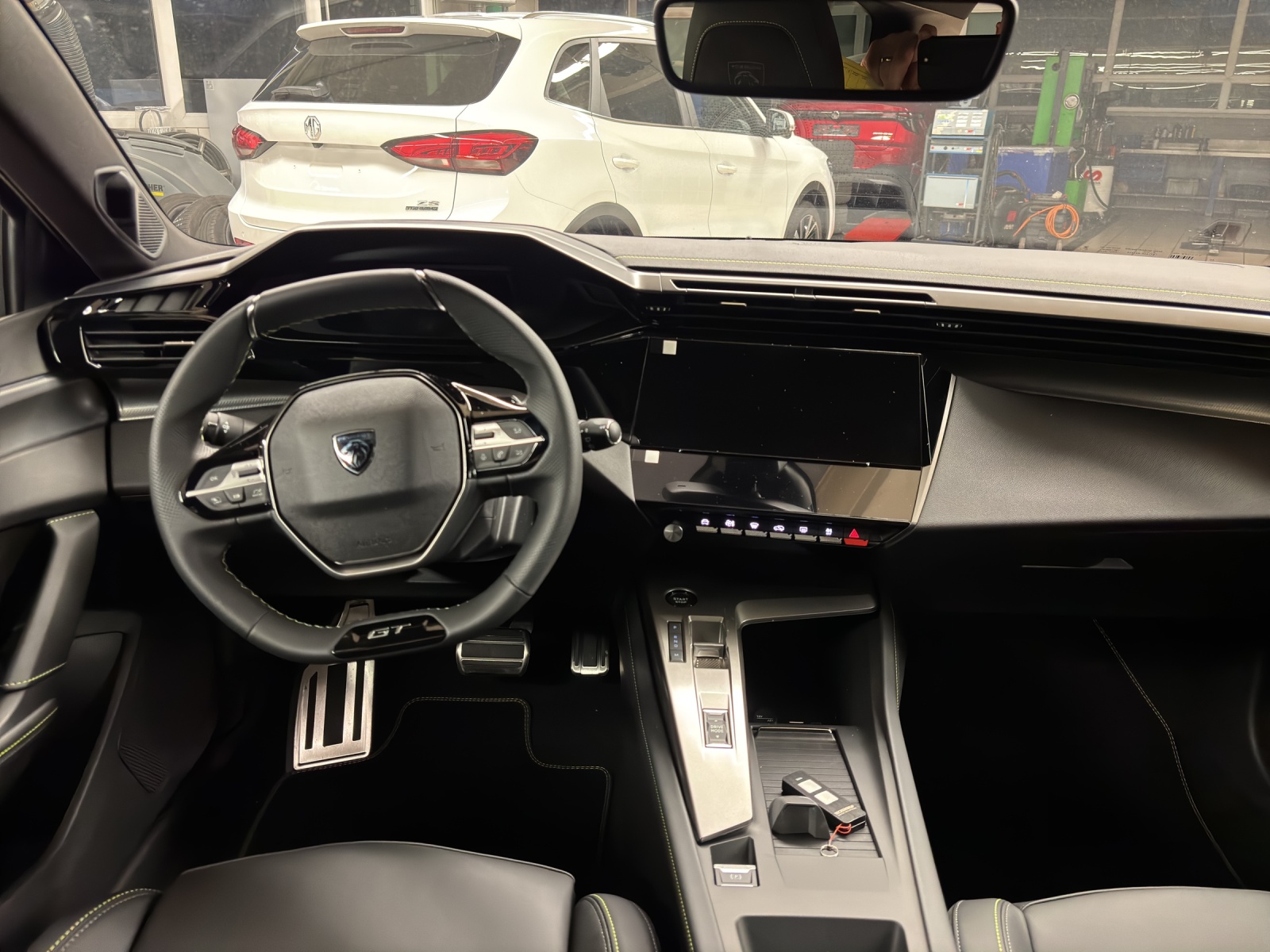 PEUGEOT 308 SW 1.2 Hybrid GT-image-4