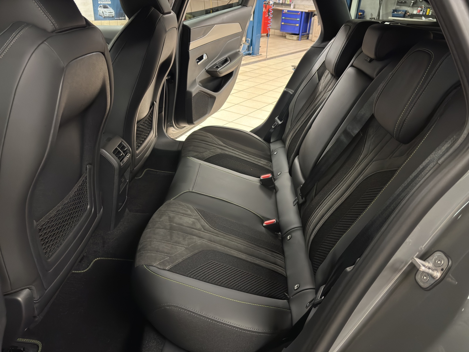PEUGEOT 308 SW 1.2 Hybrid GT-showroom-element-3
