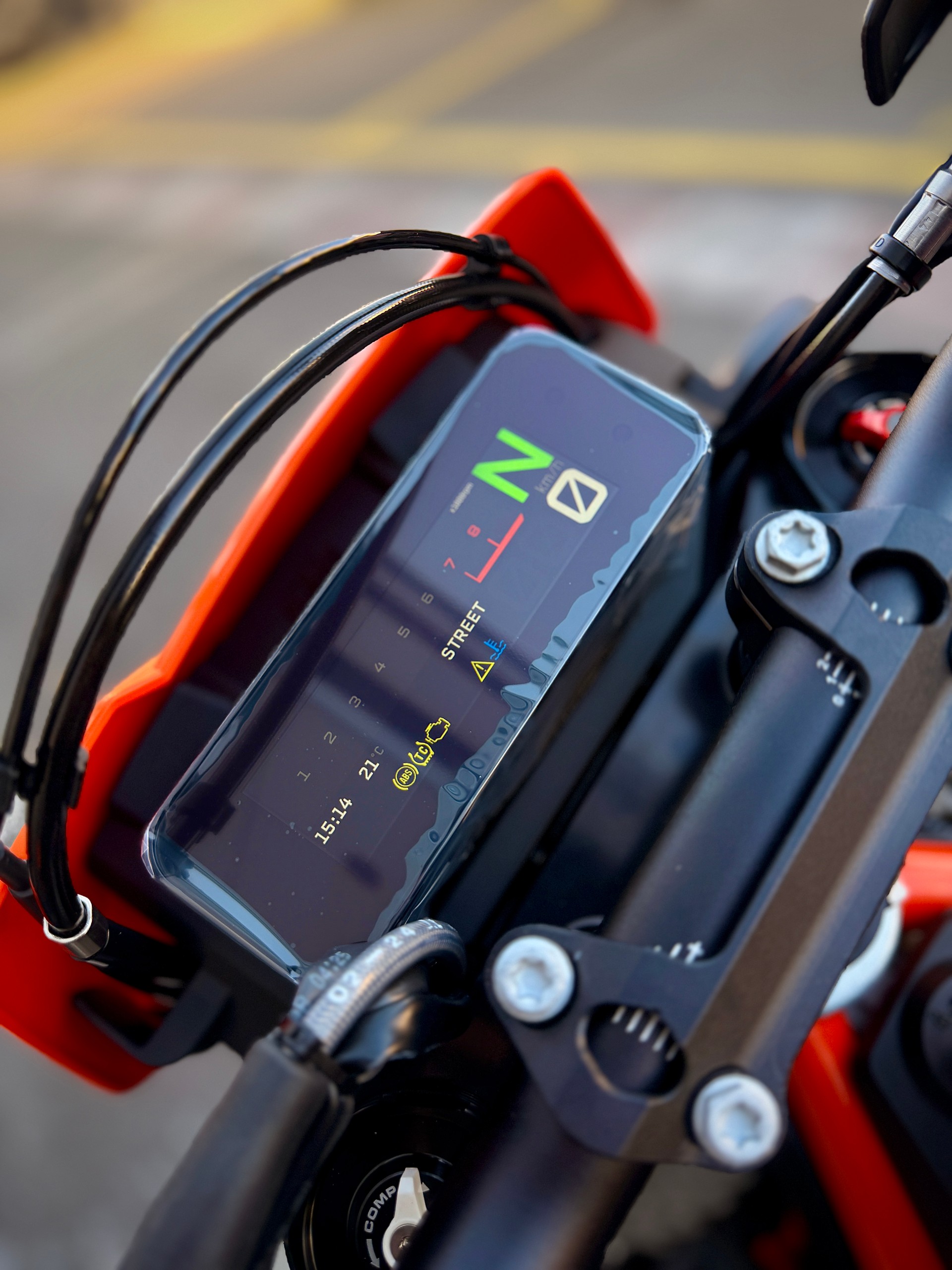 KTM 690 SMC R 2026-image-8