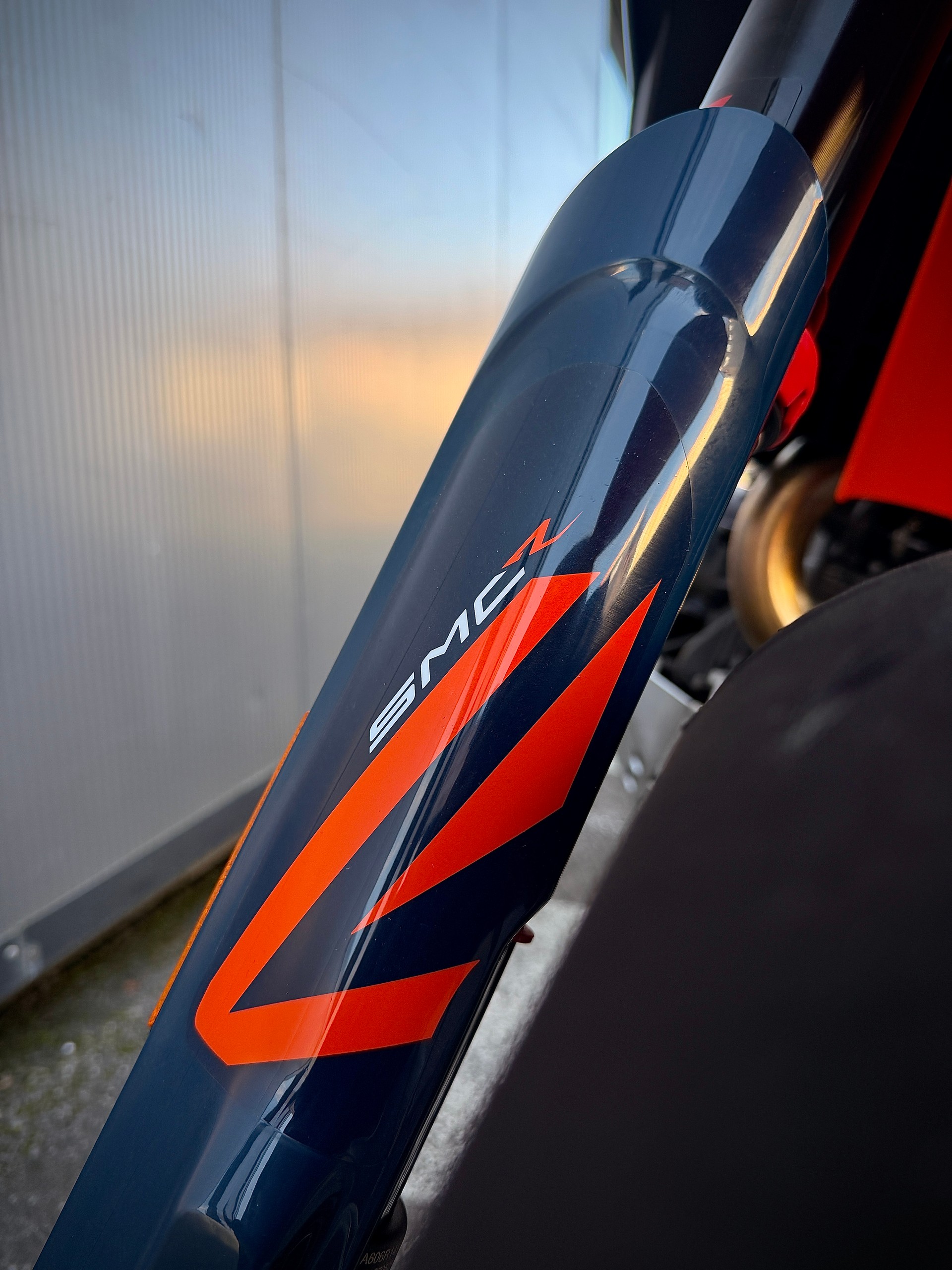 KTM 690 SMC R 2026-image-3