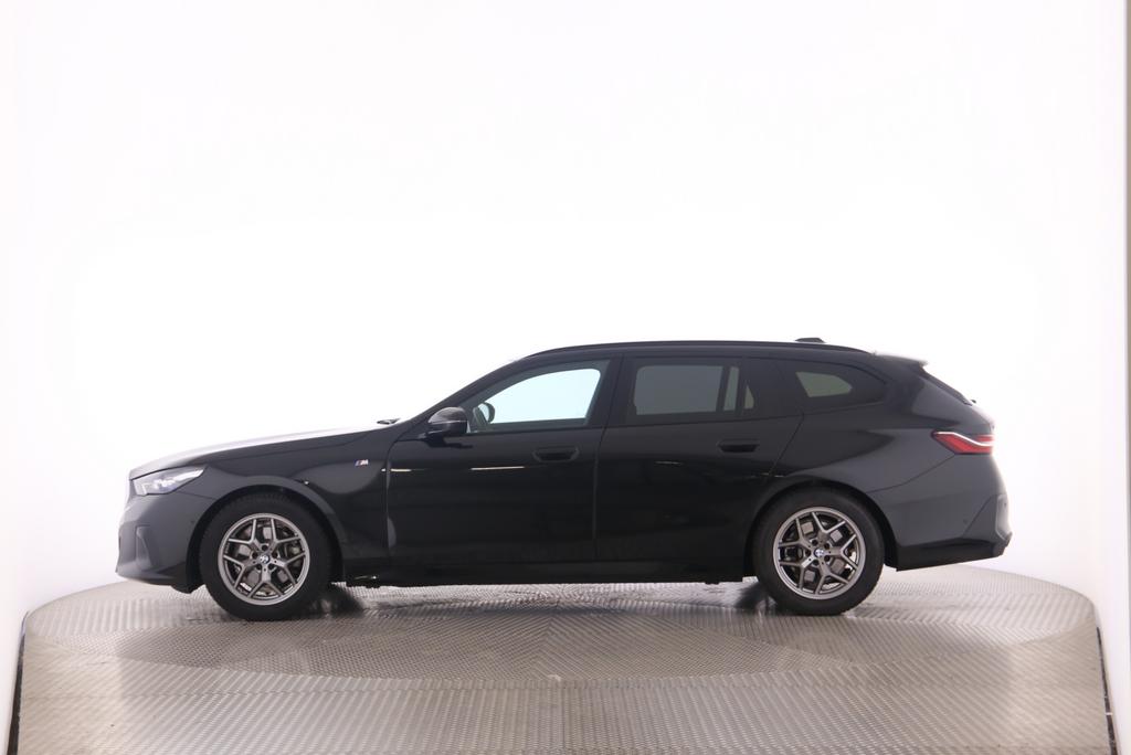 BMW 520d xDrive Touring-showroom-element-3