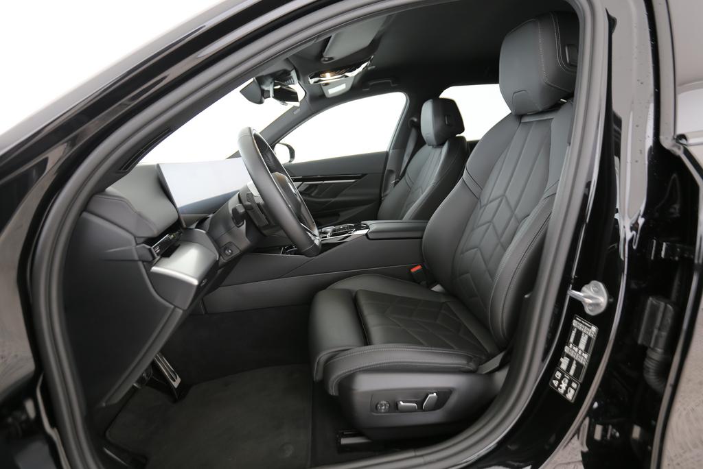 BMW 520d xDrive Touring-showroom-element-2