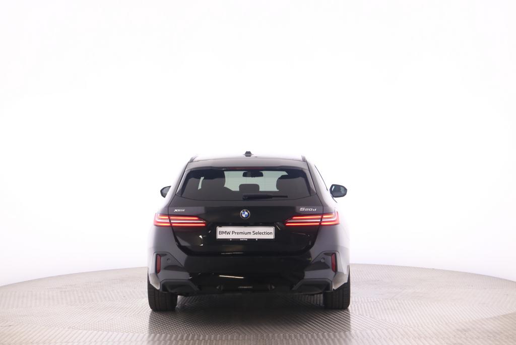 BMW 520d xDrive Touring-image-6