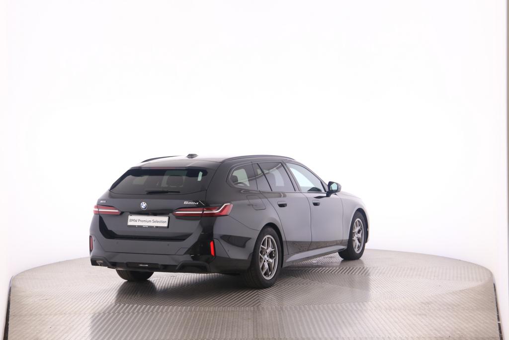 BMW 520d xDrive Touring-showroom-element-1