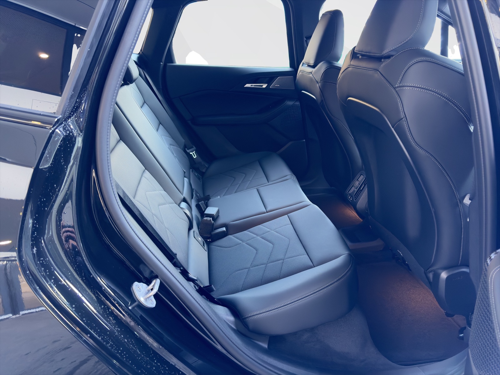 BMW 225e xDrive Active Tourer-image-15