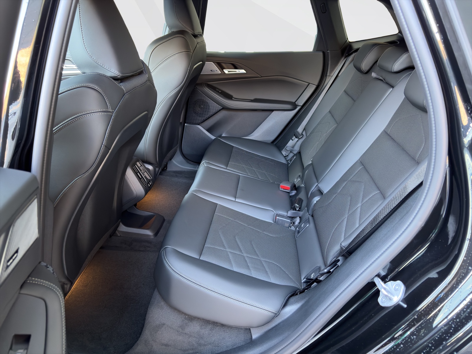 BMW 225e xDrive Active Tourer-image-16
