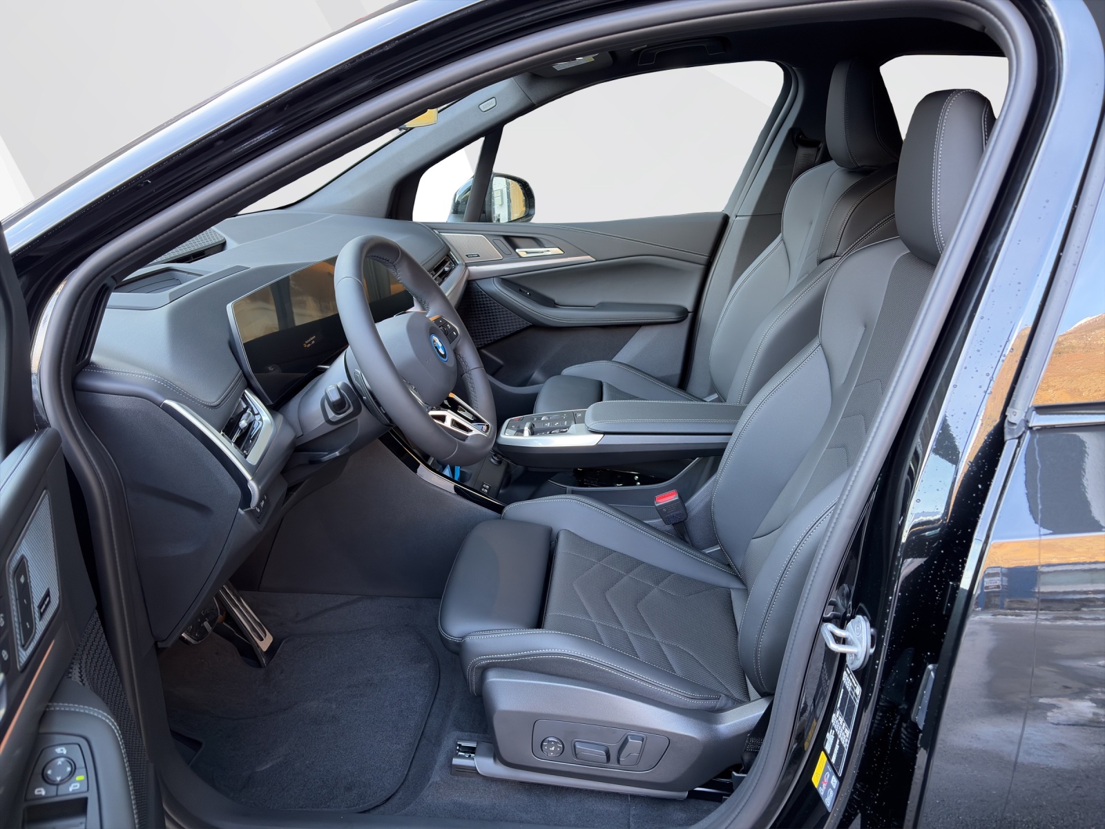 BMW 225e xDrive Active Tourer-image-8