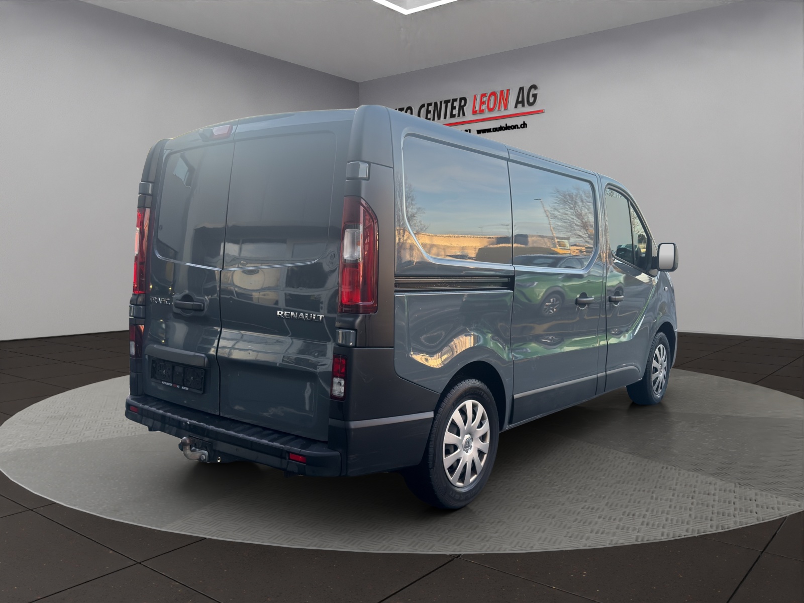 RENAULT Trafic 2.0 ENERGY dCi145 3.0t Business L1H1 A-image-5