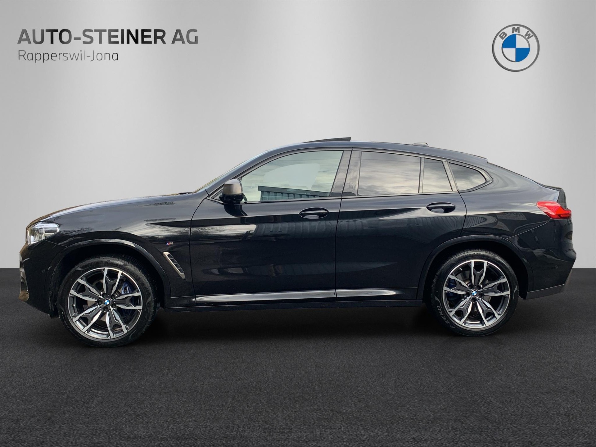 BMW X4 M40i-showroom-element-1