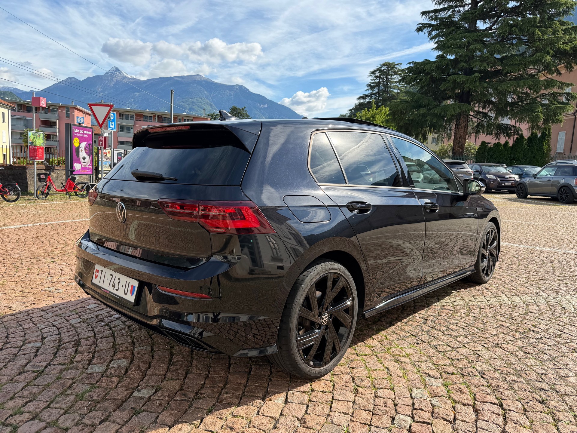 VW Golf 1.5 eTSI mHEV ACT R-Line DSG-image-2