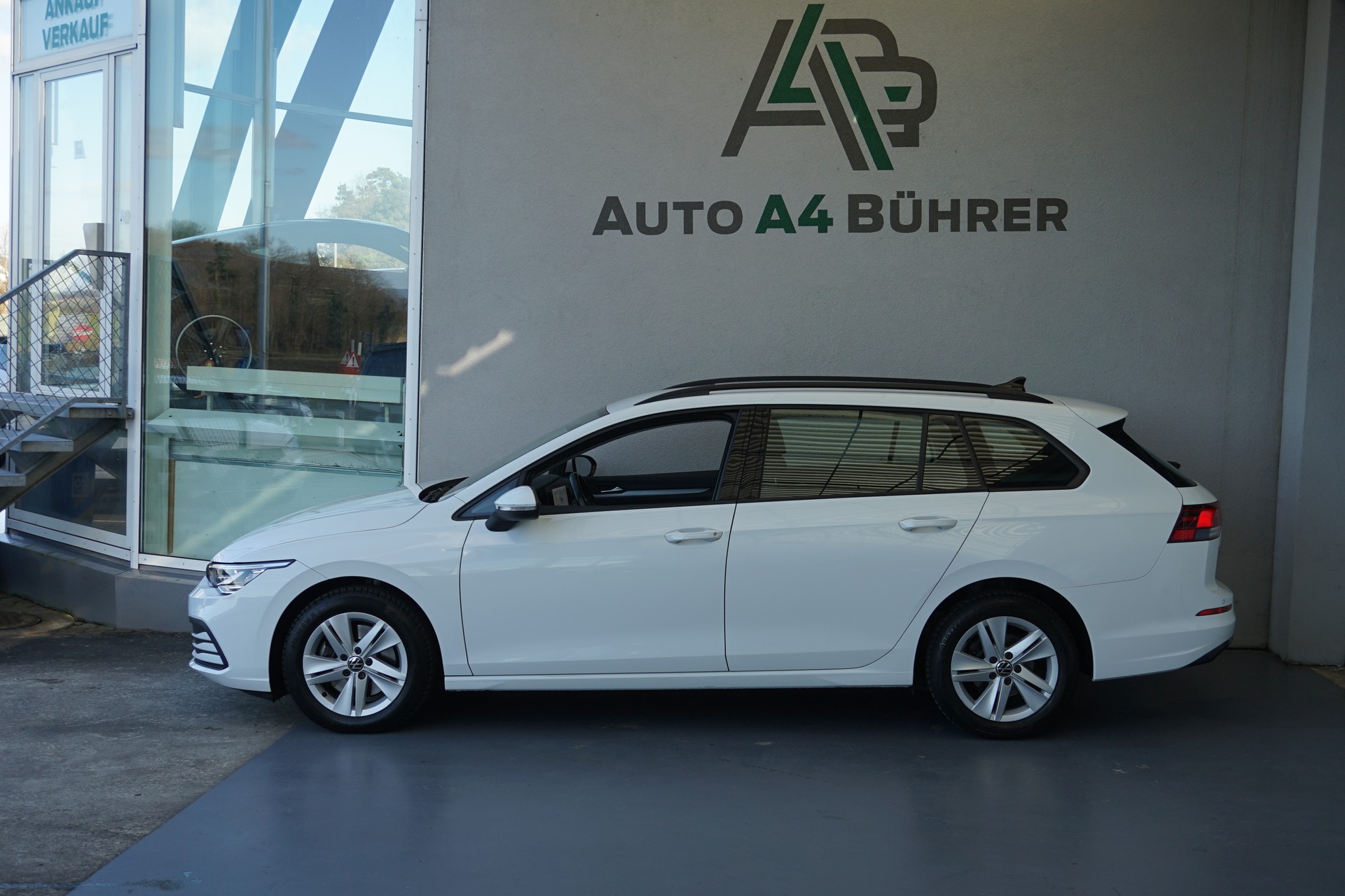 VW Golf 8 Variant 2.0 TDI Life DSG-Automat "aus erster Hand+CH-Auto"