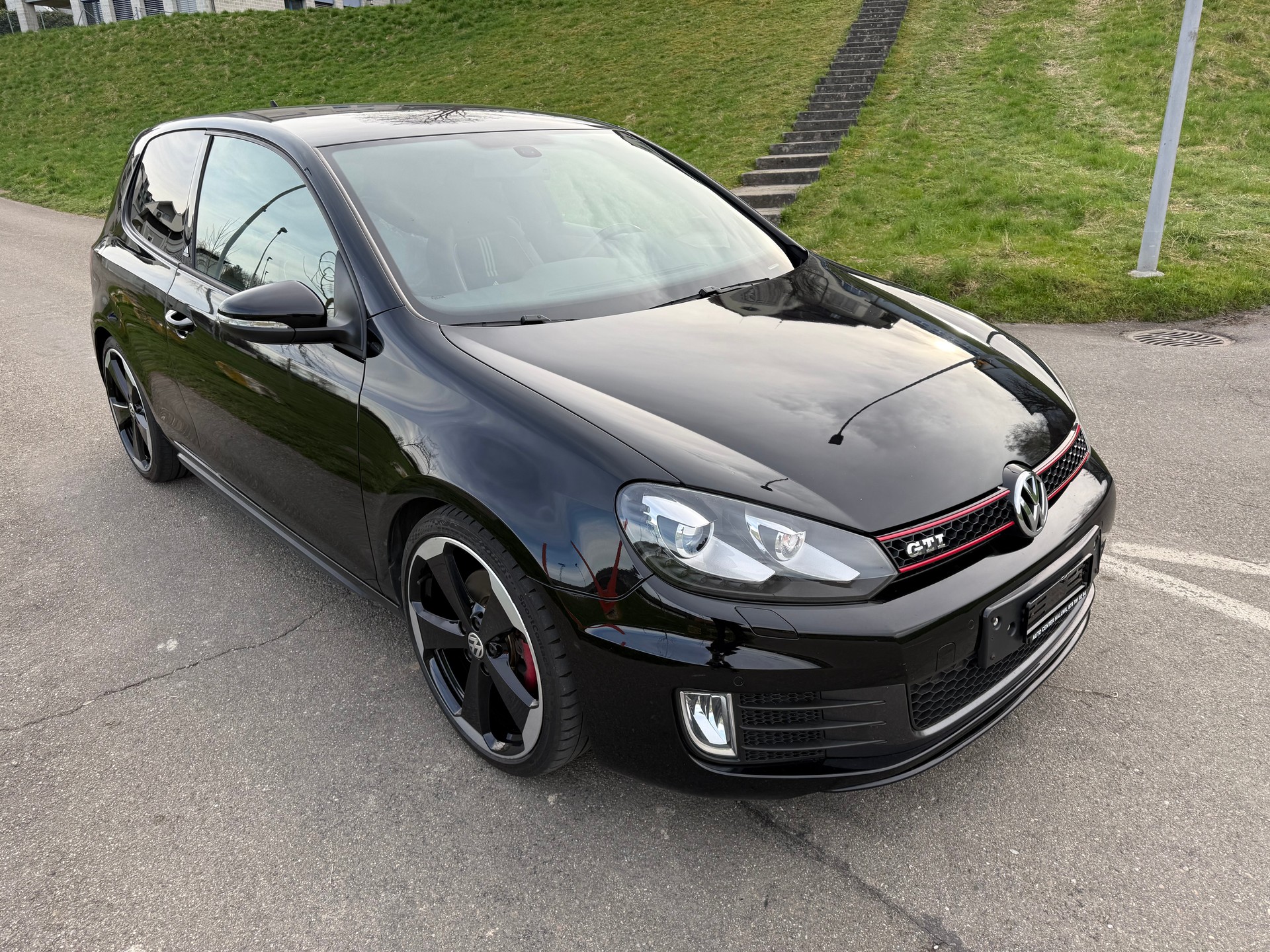 VW Golf 2.0 TSI GTI Adidas-image-1