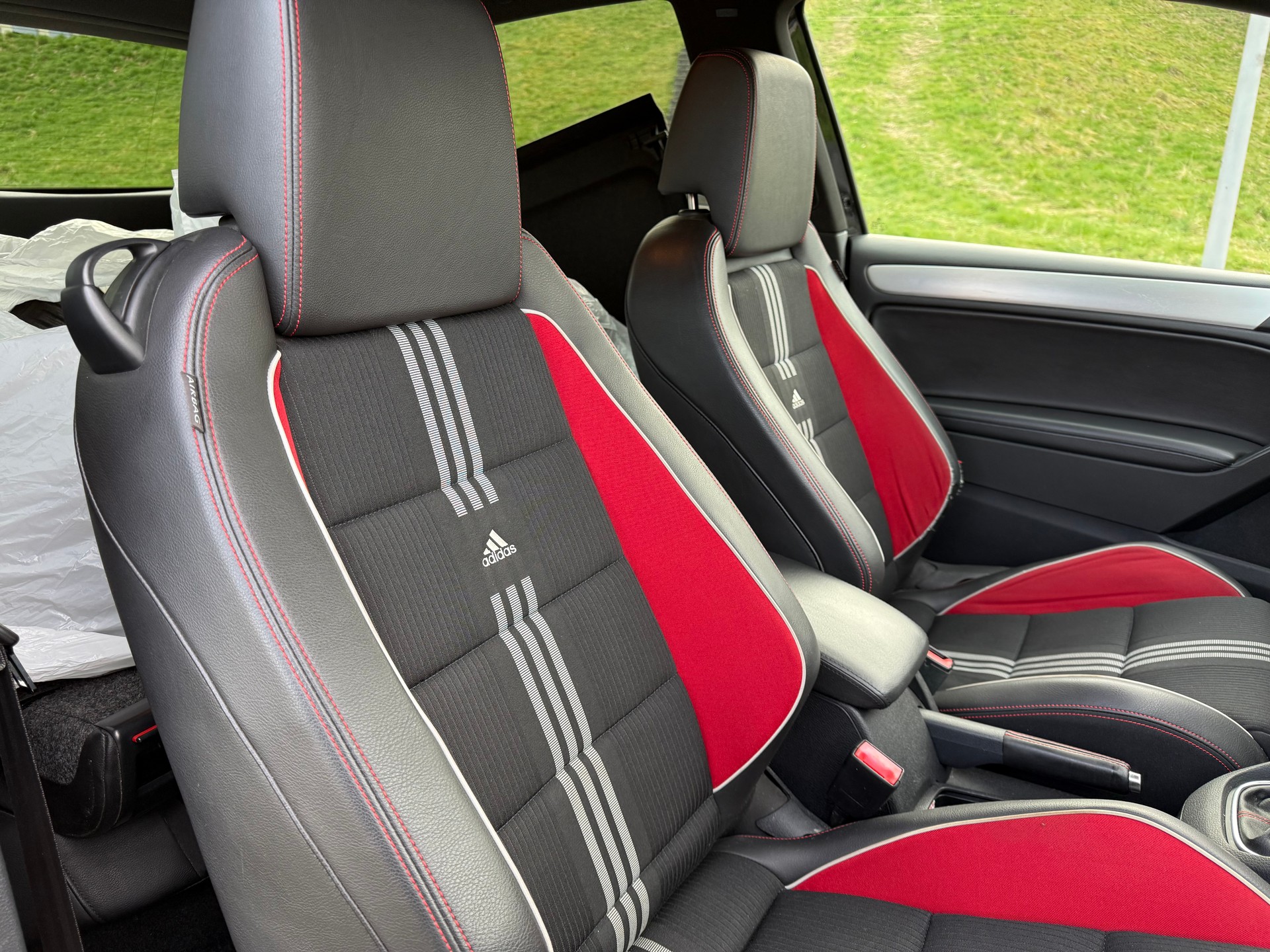 VW Golf 2.0 TSI GTI Adidas-image-7