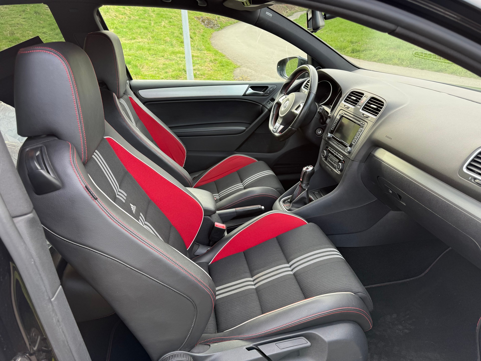 VW Golf 2.0 TSI GTI Adidas-image-5