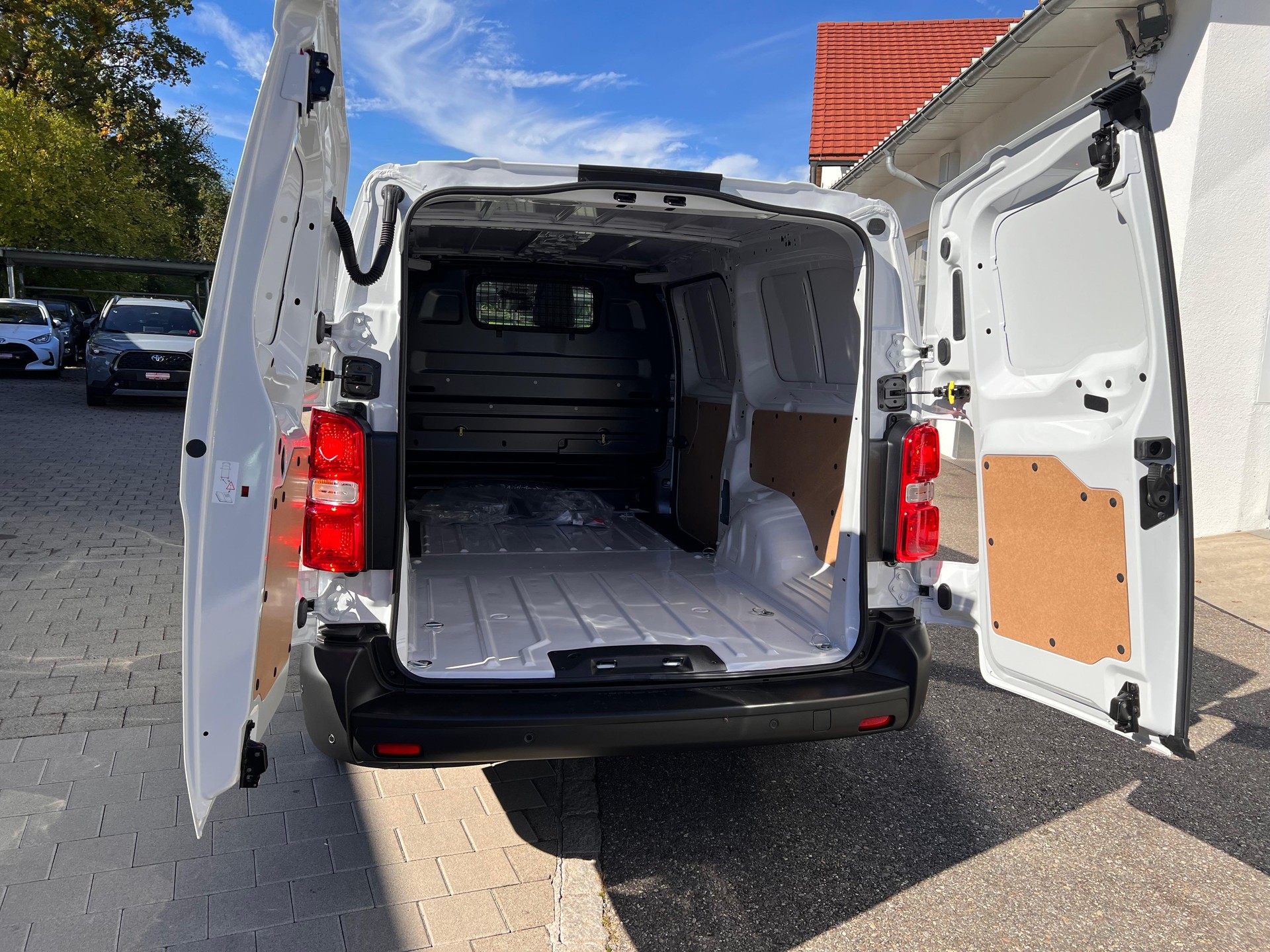 TOYOTA PROACE Van L2 2.0 D Advanced-image-6