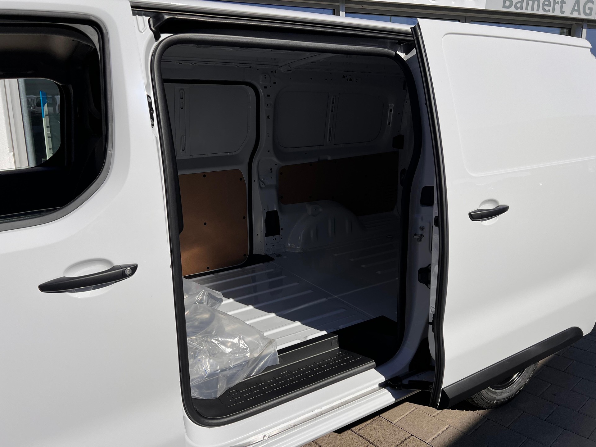 TOYOTA PROACE Van L2 2.0 D Advanced-image-9
