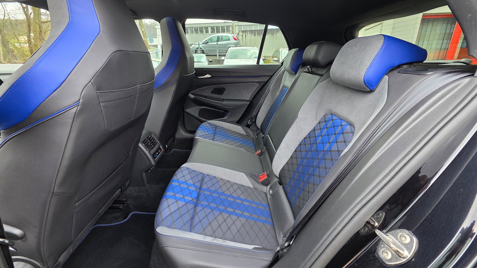 VW Golf 8 2.0 TSI R 320PS DSG-Automat 4Motion-image-11