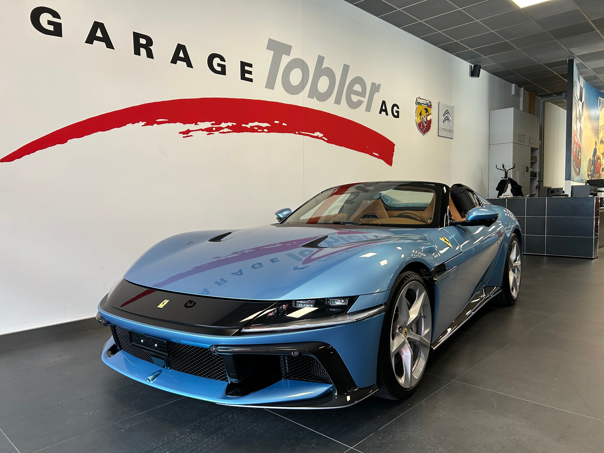 FERRARI 12 Cilindri Spider-showroom-element-3