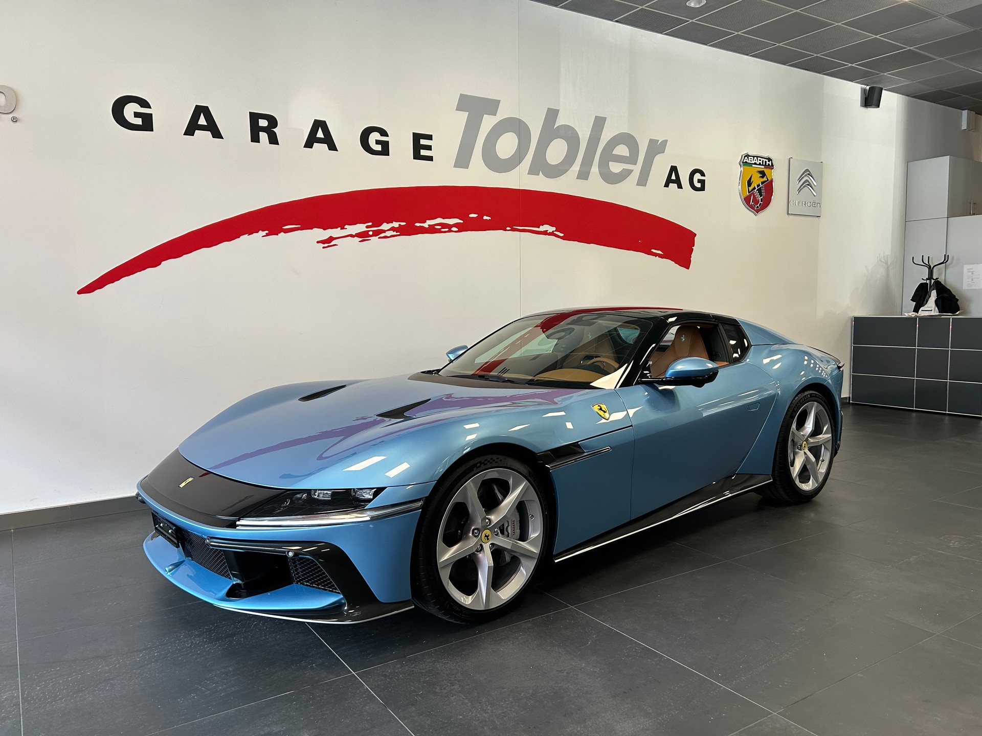 FERRARI 12 Cilindri Spider-showroom-element-2