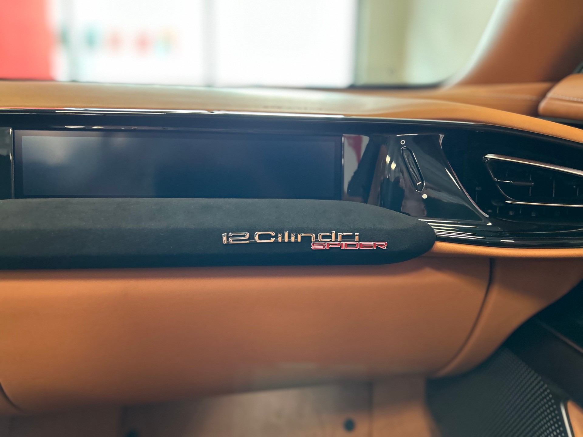 FERRARI 12 Cilindri Spider-image-14