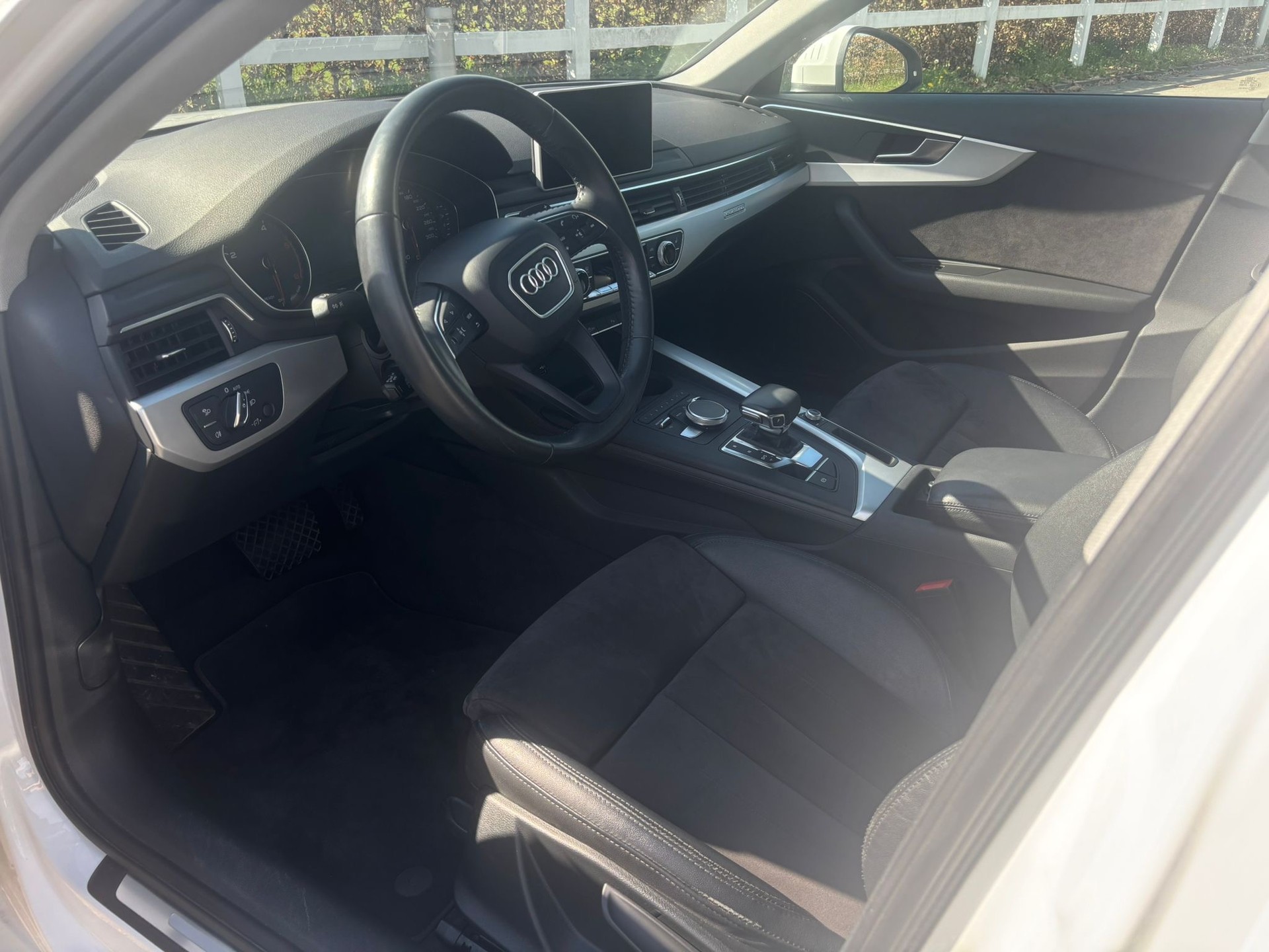 AUDI A4 Avant 2.0 TDI quattro S-tronic-image-8