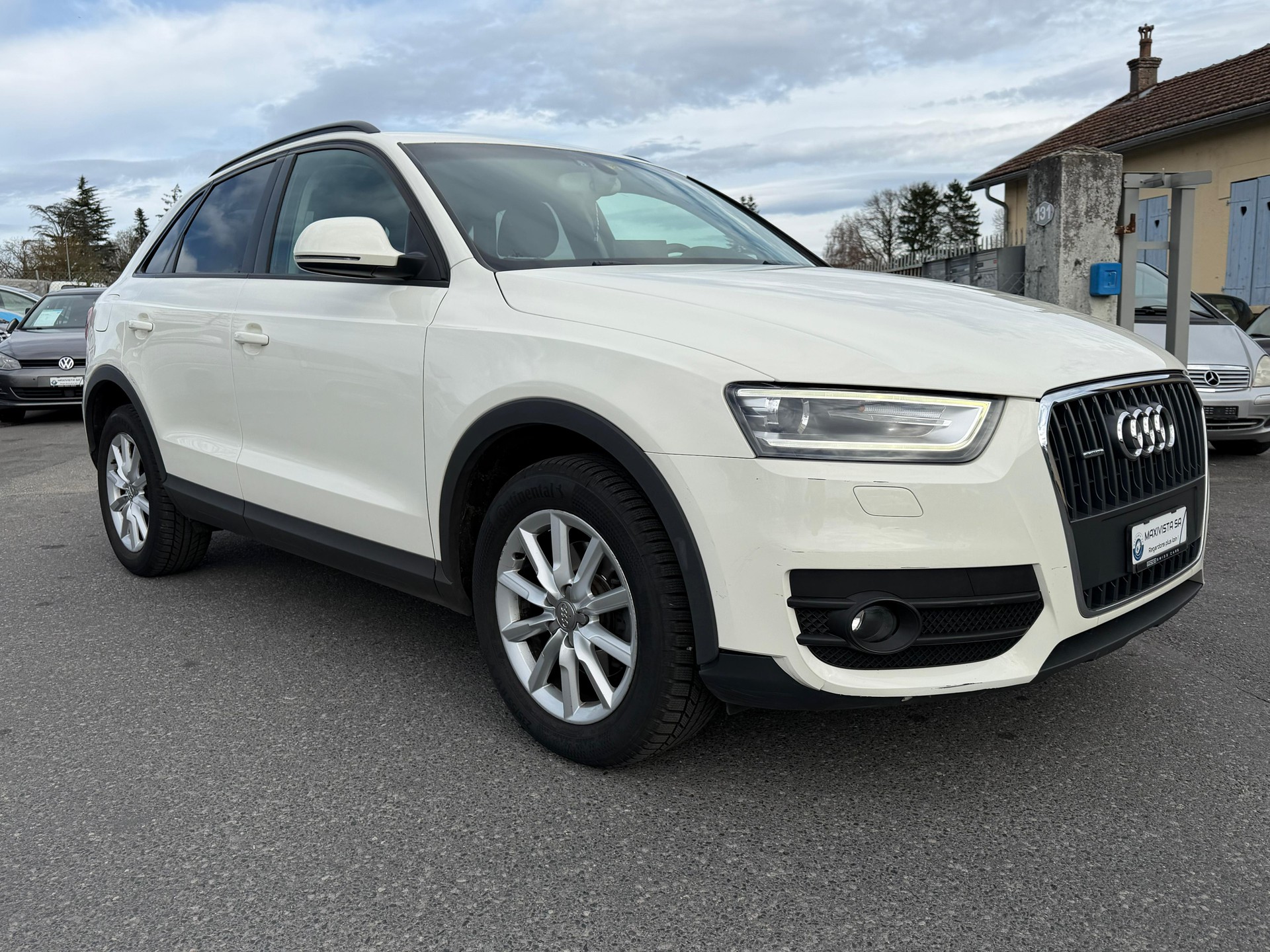 AUDI Q3 2.0 TFSI quattro S-tronic-showroom-element-1