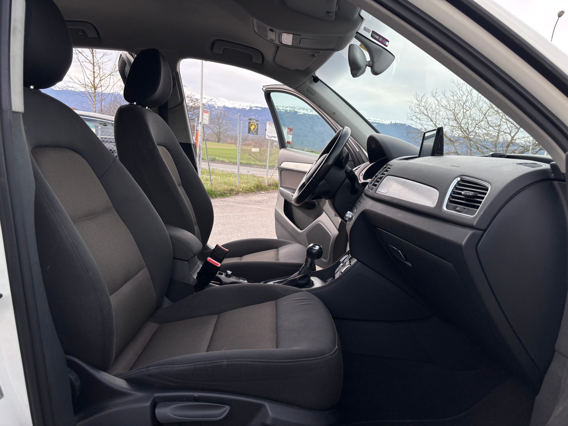 AUDI Q3 2.0 TFSI quattro S-tronic-image-12
