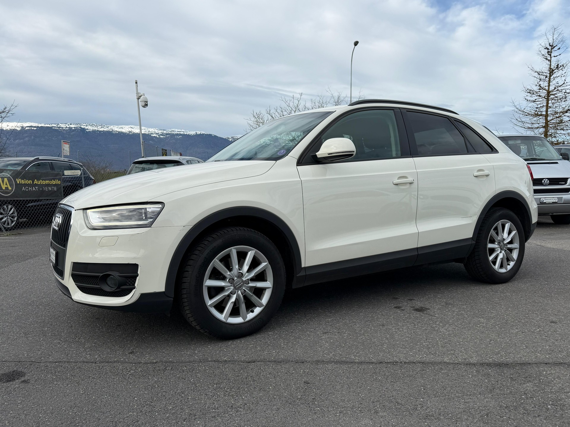 AUDI Q3 2.0 TFSI quattro S-tronic-showroom-element-2