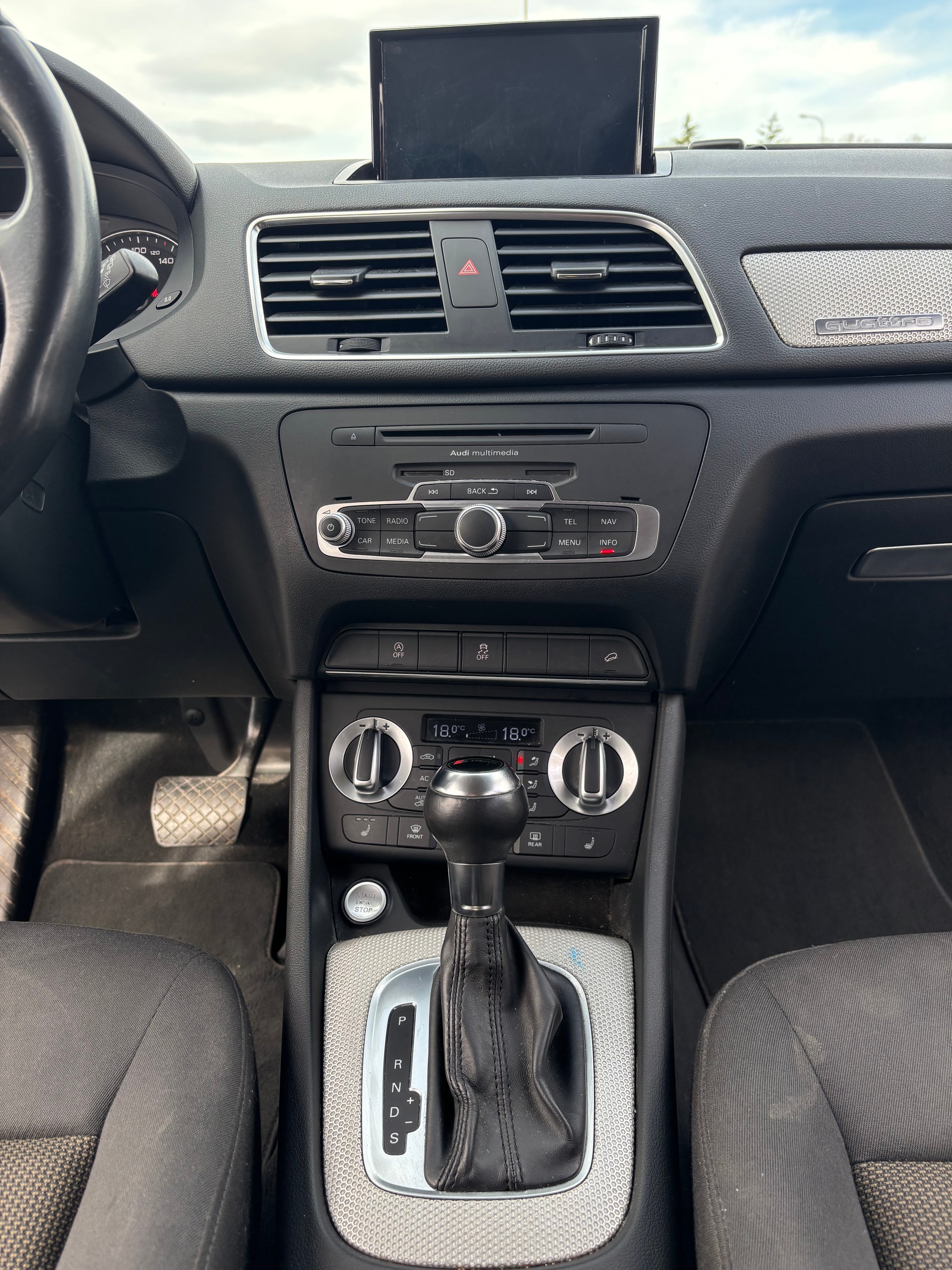 AUDI Q3 2.0 TFSI quattro S-tronic-image-8