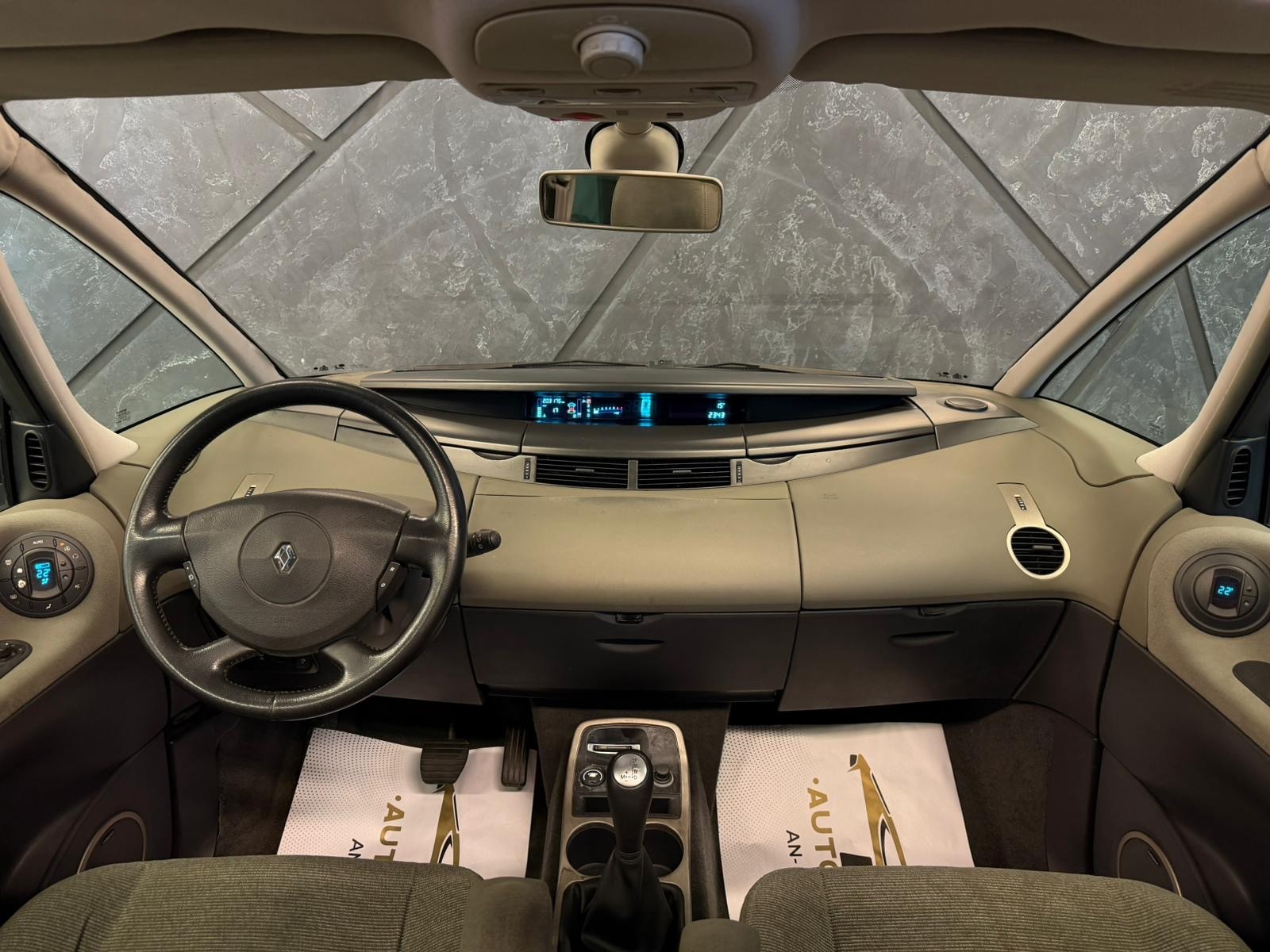 RENAULT Grand Espace 2.0 Turbo Expression-image-8