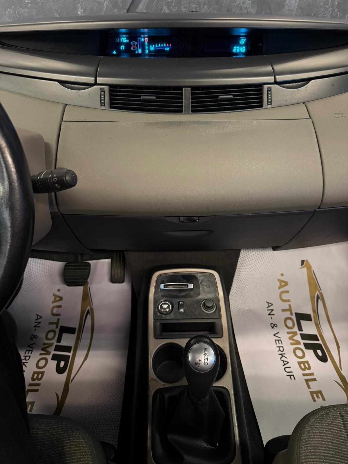 RENAULT Grand Espace 2.0 Turbo Expression-image-12