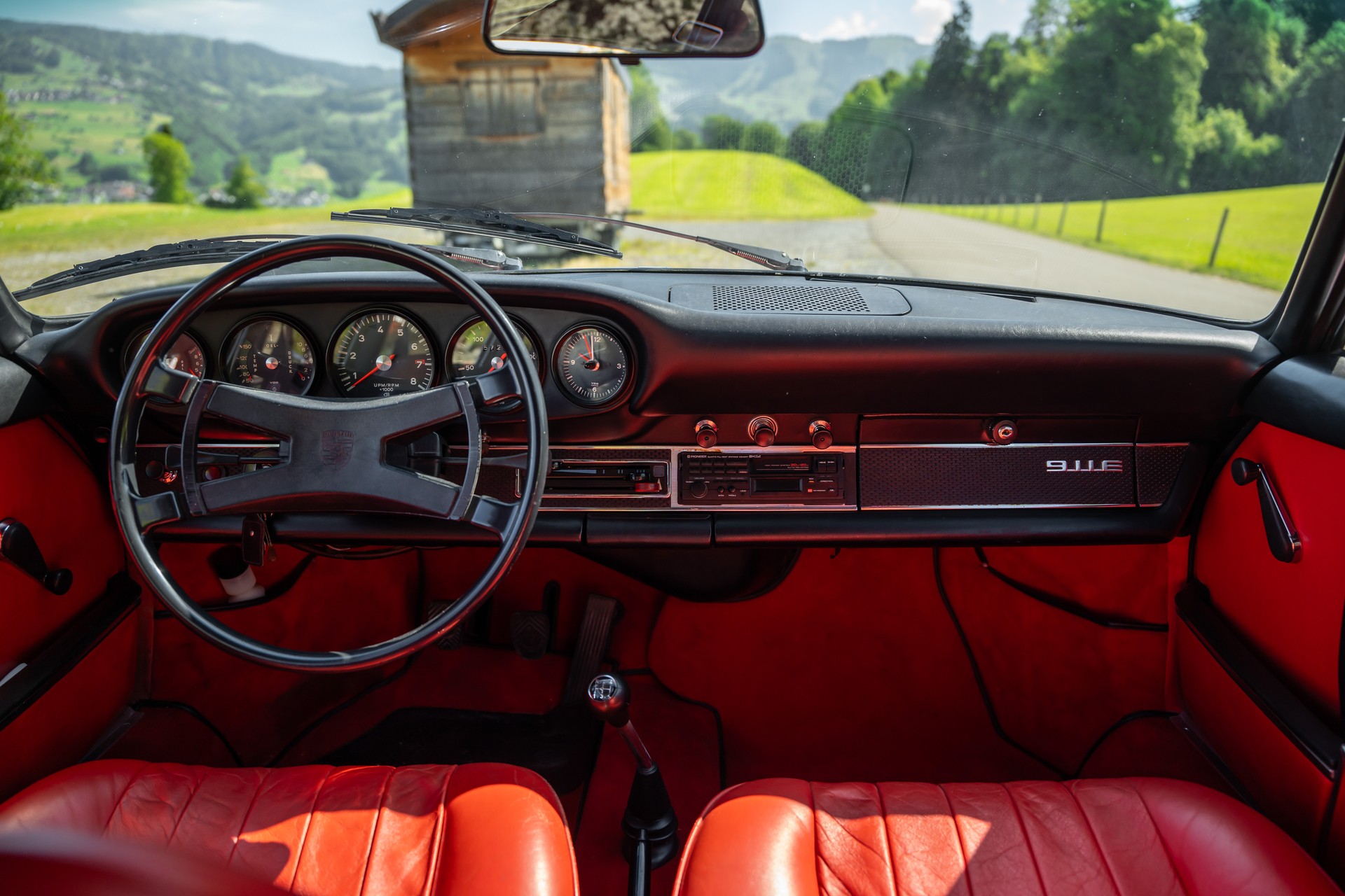 PORSCHE 911 E-image-17