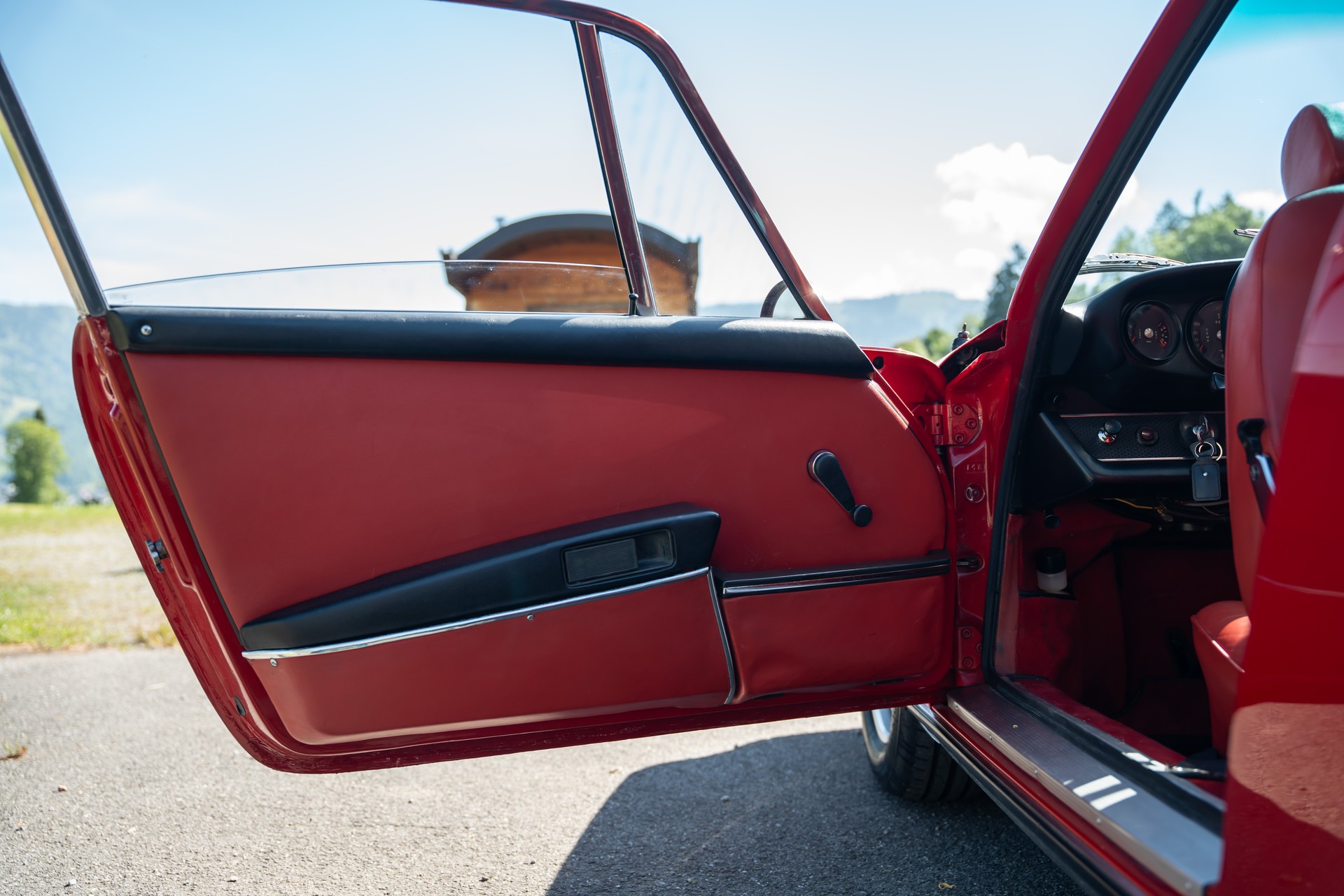 PORSCHE 911 E-image-16