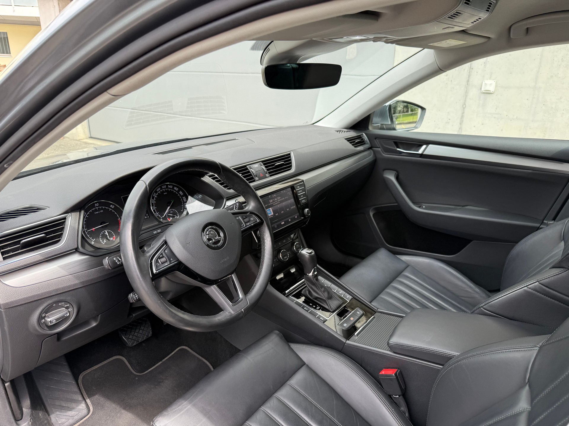 SKODA Superb Combi 2.0 TDi Style 4x4 DSG-image-8