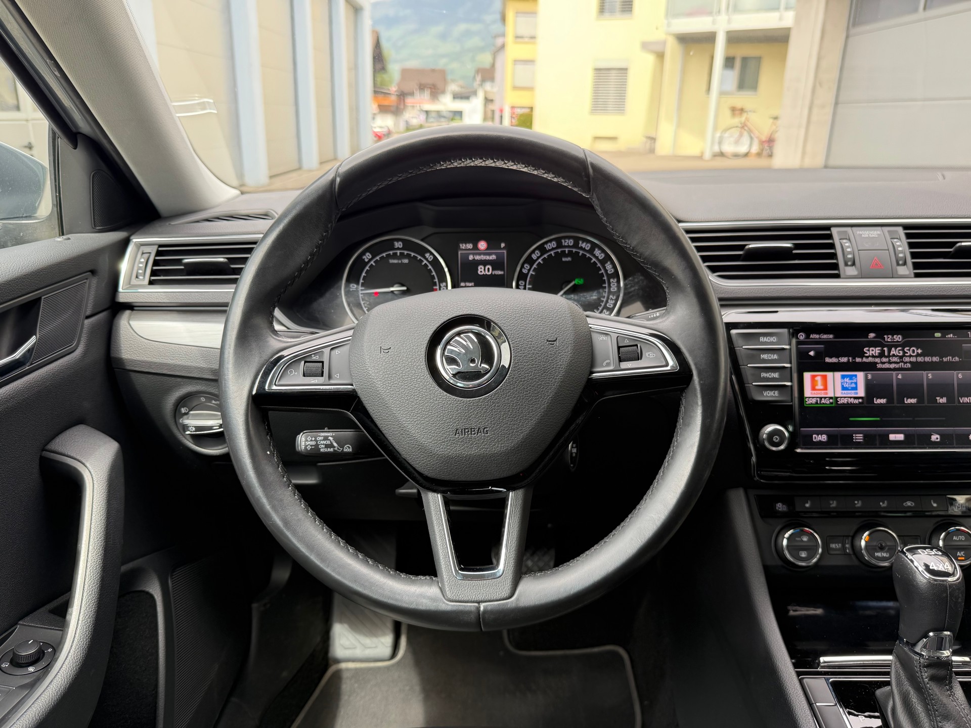 SKODA Superb Combi 2.0 TDi Style 4x4 DSG-image-13